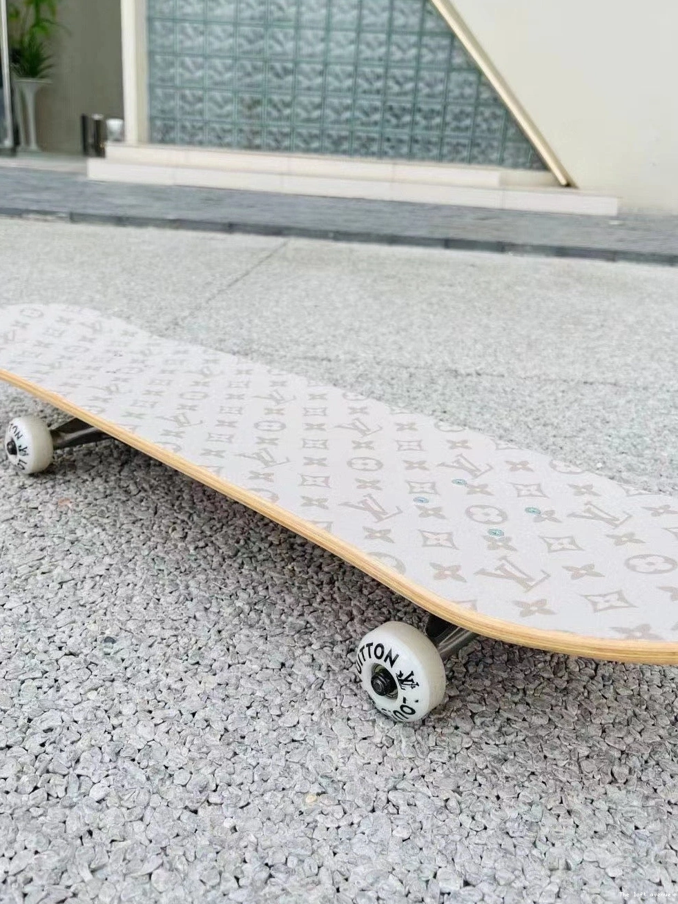 CUSTOM LV SKATEBOARD 0815